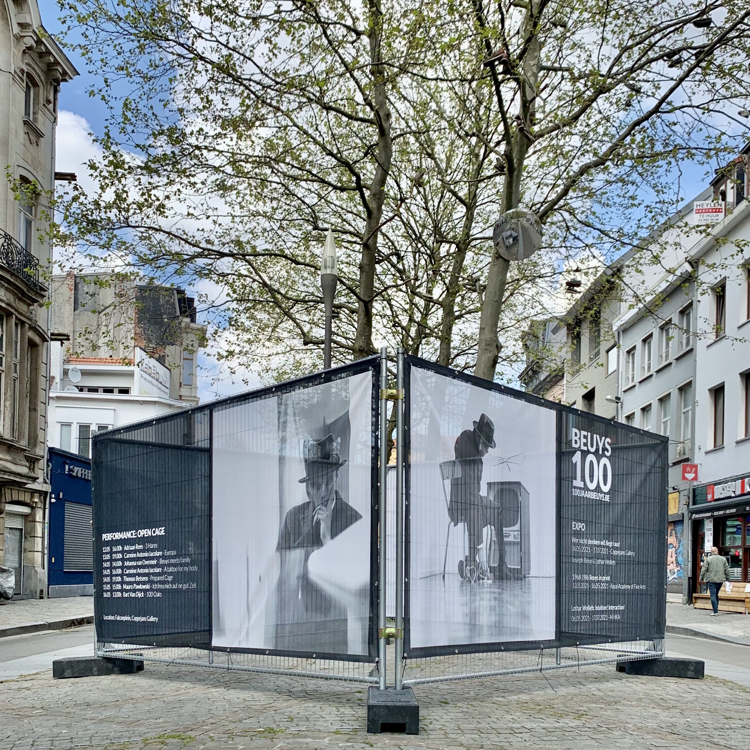 OpenCage op het Falconplein voor 100 jaar Beuys
