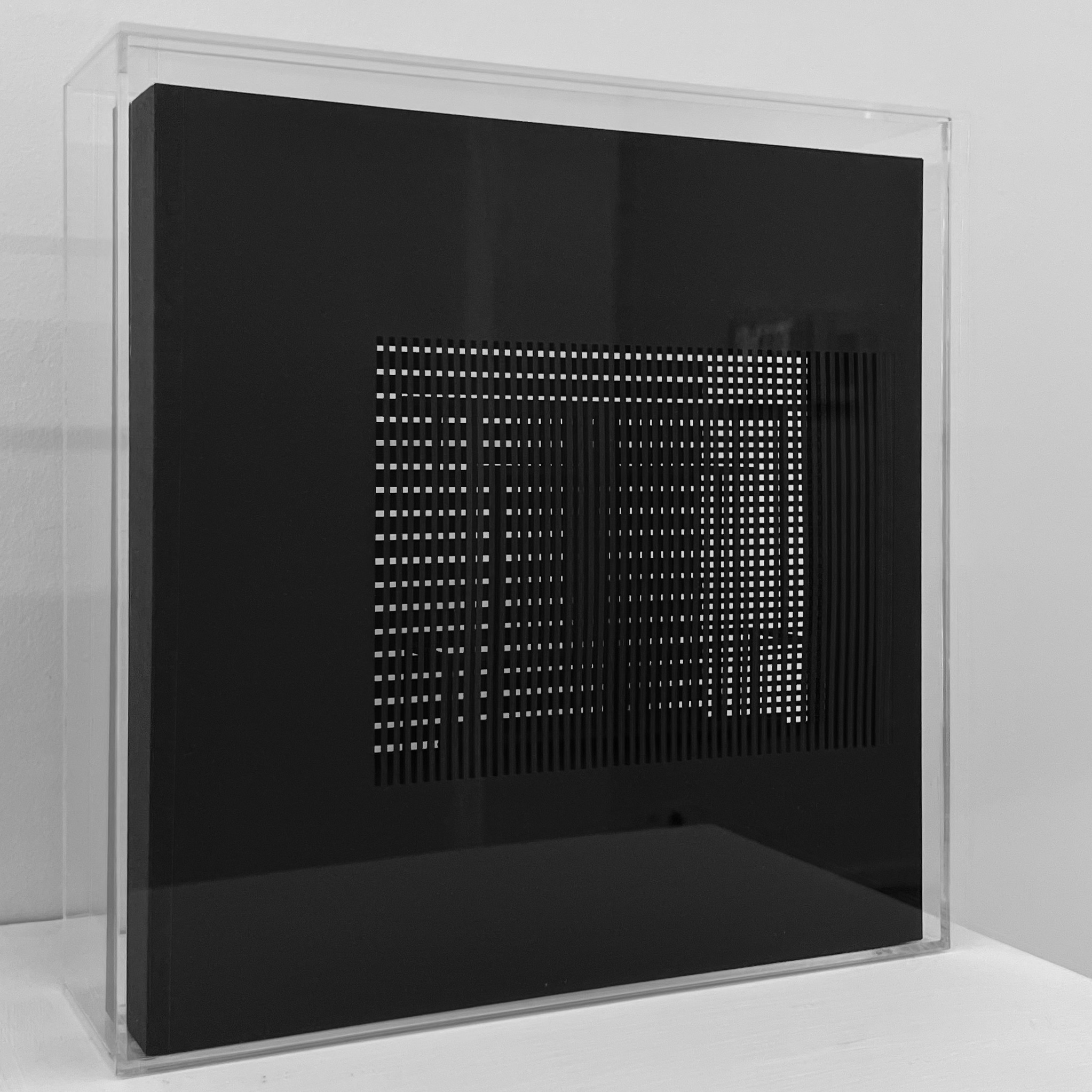 Five Seconds 1, 2022 Cardboard 30 x 30 x 8 cm - Caroline Hofman