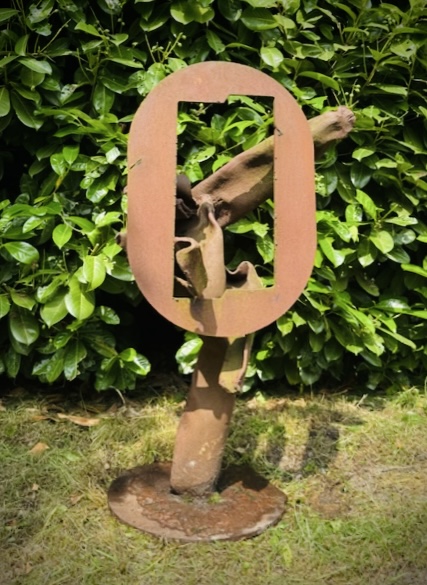 THEO NIERMEIJER untitled met fotocertificaat assemblage met ijzer 95 x 55 x 55 cm (TN0022)